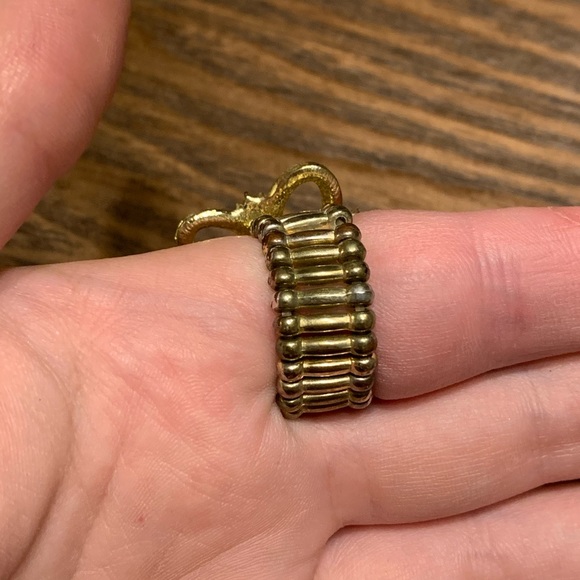 Golden Crystal Flower Ring - Picture 3 of 4